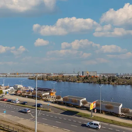 Luxury With River View And Desk For Remote Work In By Renters Apartament
